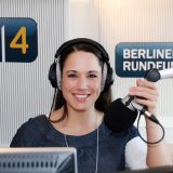 Die Gewinnerin des Deutschen Radiopreises, Simone Panteleit, spricht die Ansagen auf der Queen Mary 2