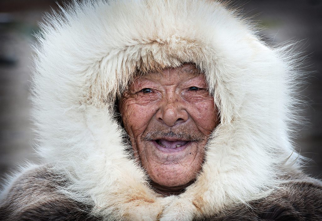 Während der Durchquerung der Nordwest-Passage werden auch einige Inuit-Dörfern besucht