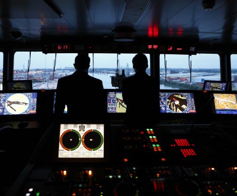 Die Lotsen der Hamburger Lotsenbrüderschaft führen Schiffe sicher in den Hamburger Hafen