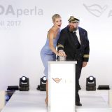 Lena Gercke und Kapitän Boris Becker taufen die AIDAperla