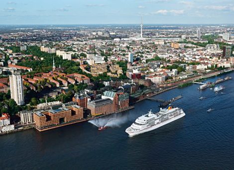 Für den Winter verlässt die MS Europa Hamburg und kreuzt in der Südsee