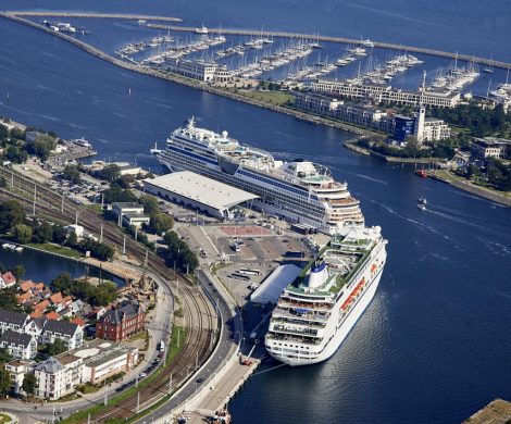 Deutsche Kreuzfahrthäfen zählten in diesem Jahr mehr Passagiere als je zuvor. Dabei ergibt sich ein neues Ranking,  Rostock-Warnemünde – Heimathafen des größten deutschen Kreuzfahrtanbieters Aida Cruises – liegt an der Spitze.
