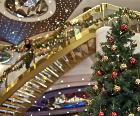 So schön wird der Weihnachtsbaum bei MSC Kreuzfahrten geschmückt
