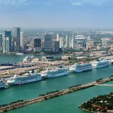 Drei Häfen in Florida liegen an der Spitze der größten Kreuzfahrthäfen. Weltweit größter Kreuzfahrthafen ist Miami. Mit gut 5,3 Millionen Passagieren wurde im abgelaufenen Geschäftsjahr ein Rekord aufgestellt