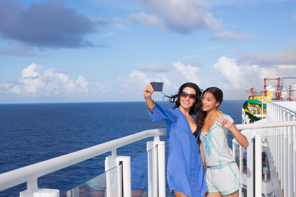 Norwegian Cruise Line nimmt als erste große Reederei im deutschsprachigen Raum kostenfreies WLAN in sein Premium All Inclusive-Angebot auf. Ab sofort profitieren Gäste neben bereits im Reisepreis inbegriffenen Getränken und Trinkgeldern auch von 60 Minuten Gratis-Internet pro Person.