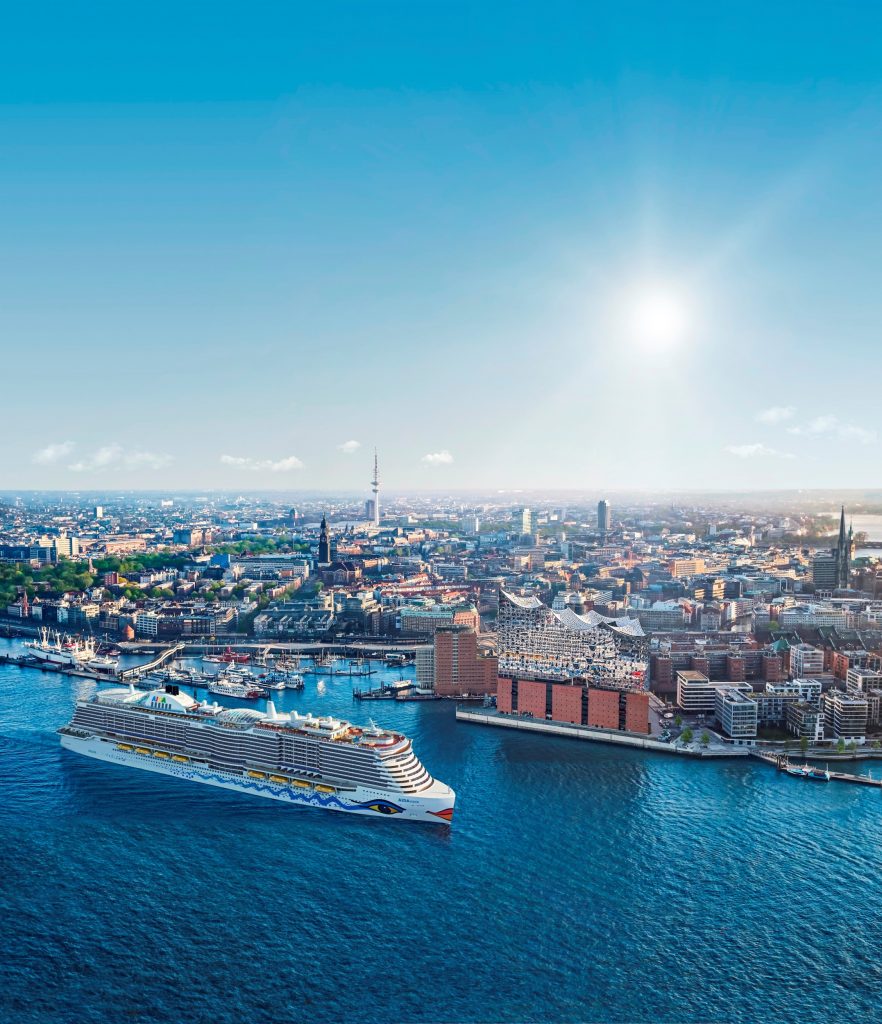 Noch vor der Jungfernfahrt von AIDAnova, die vom 2. Dezember 2018 von Hamburg aus in Richtung Kanaren führt, können Gäste auf exklusiven Vor-Premieren das neue Flaggschiff erleben.