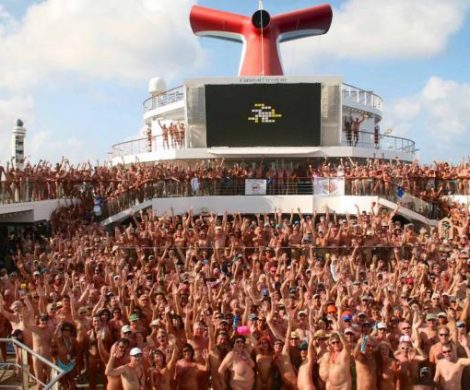 Das Big Nude Boat (auf Deutsch „das große Nacktschiff“) – ist mit rund 2.800 Nackten an Bord von Miami aus in See gestochen. Ziel der Reise des US-amerikanischen Veranstalters Bare Necessities mit dem Motto „See you in Bare-adise“ mit der Carnival Victory“ ist die Karibik. Dress Code: Adamskostüm.