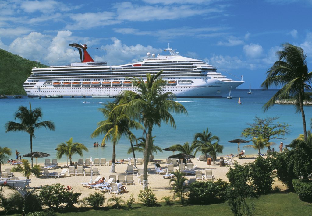 Carnival Cruise Line hat zahlreiche Angebote für Kurzreisen, drei- bis fünftägige Kreuzfahrten, in die Karibik oder entlang der Baja California aufgelegt. Besonders ab den Abfahrtshäfen in Florida besteht eine große Auswahl.