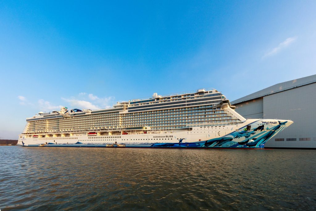 Das neue Kreuzfahrtschiff der amerikanischen Reederei Norwegian Cruise Line, die Norwegian Bliss, wird nach Angaben der Meyer-Werft am Dienstag, den 13. März 2018 Papenburg verlassen und die Emsüberführung  nach Eemshaven (Niederlande) starten. Die Ankunft in Eemshaven ist am Donnerstagmorgen geplant.