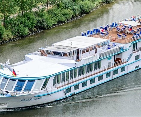 Das 110 Meter lange deutsche Fluss-Kreuzfahrtschiff Rhein-Prinzessin des Bonner Reiseveranstalters Phoenix-Reisen ist auf dem Rhein nahe Rastatt auf Grund gelaufen. Das Schiff hat sich mit dem Bug festgefahren