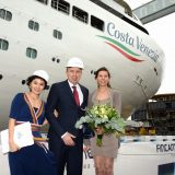 Mit der Costa Venezia hat das erste eigens für den chinesischen Markt gebaute Schiff von Costa Kreuzfahrten jetzt erstmals Wasser unter dem Kiel.