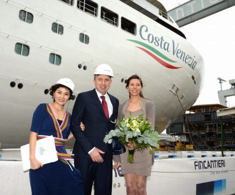 Mit der Costa Venezia hat das erste eigens für den chinesischen Markt gebaute Schiff von Costa Kreuzfahrten jetzt erstmals Wasser unter dem Kiel.