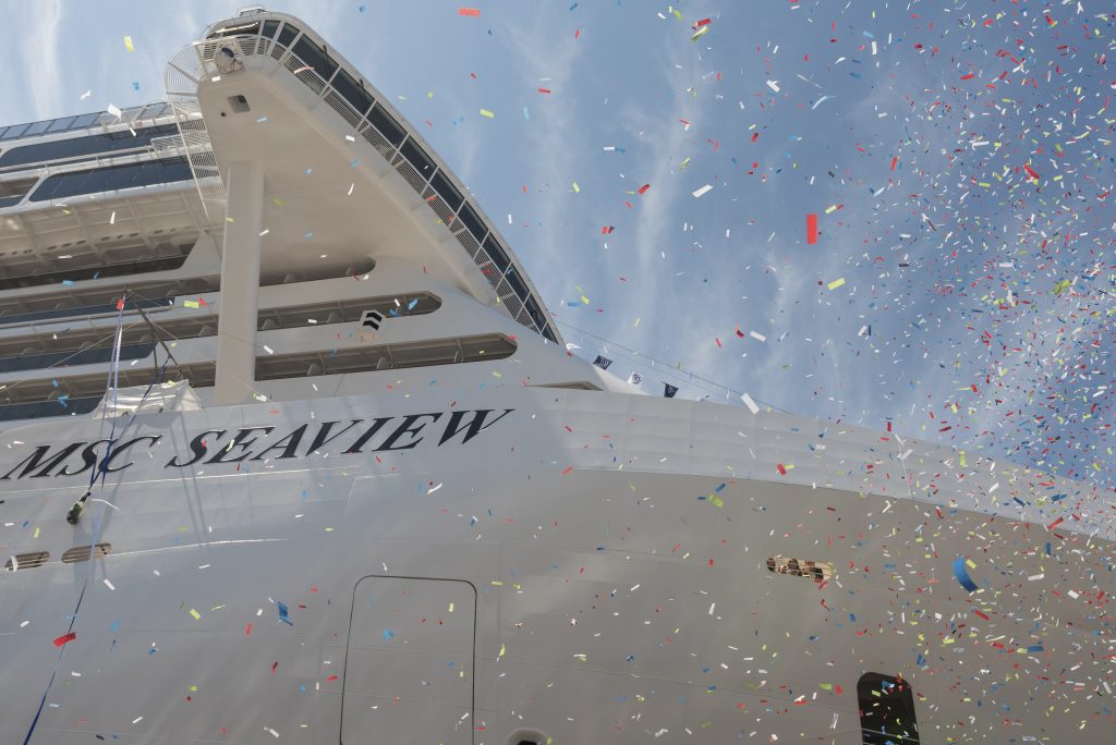 Mit der MSC Seaview ist das neueste Mitglied der MSC Kreuzfahrtflotte in Genua von Leinwandlegende Sophia Loren getauft worden.