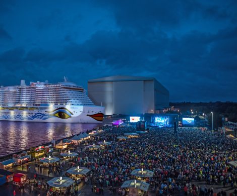 In einer gemeinsamen Aktion suchen AIDA Cruises und Bild am Sonntag eine Familie als Taufpate für das neue Schiff AIDAnova. Alle Details zur Teilnahme