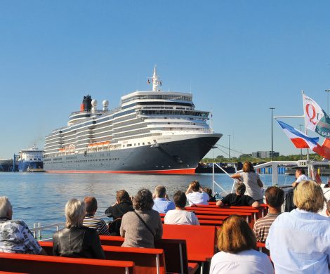 Königlicher Besuch am Skandinavienkai in Lübeck-Travemünde: Die „Queen Elizabeth“ der Reederei Cunard Line kommt am 7. August