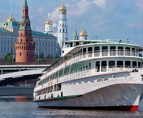 Russland bietet zahlreiche einmalig schöne Wasserwege wie Wolga, Ob und Irtysch. Auf der Wolga, dem längsten Fluss Europas, gehört der Oberlauf zwischen Moskau und St. Petersburg zu den besonders beliebten Strecken. B