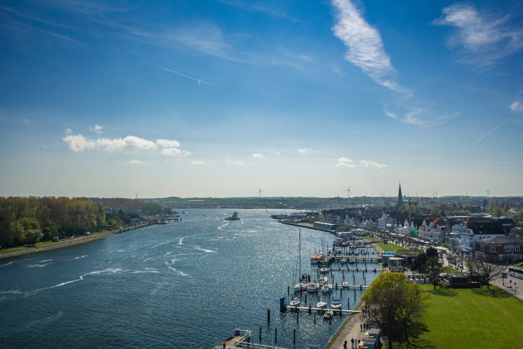 Der Standort für ein neues Kreuzfahrtterminal für große Schiffe an der Nordermole in Travemünde ist für Politiker der Hansestadt nicht umsetzbar.