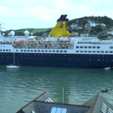 Das Kreuzfahrtschiff Saga Pearl 2 der britischen Reederei Saga Cruises hat im Hafen von Dartmouth am frühen Morgen vier Segelboote gerammt.