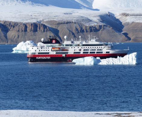 Reportage über eine Fahrt in die Nordwestpassage mit der Farm von Hurtigruten, die leider an den Eisverhältnissen scheiterte. Lesenswert!