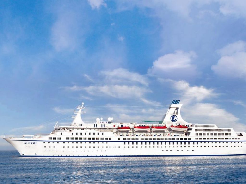 Am 1. Juli 2019 liegen die MS Astor und das neueste Mitglied der TransOcean-Flotte, MS Vasco da Gama,  zeitgleich in Bremerhaven.