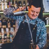 Er gehört zur Weltelite der Barkeeper: Razvan Dorel Cordea ist Chef-Barkeeper auf der erst kürzlich in Dienst gestellten Norwegian Bliss
