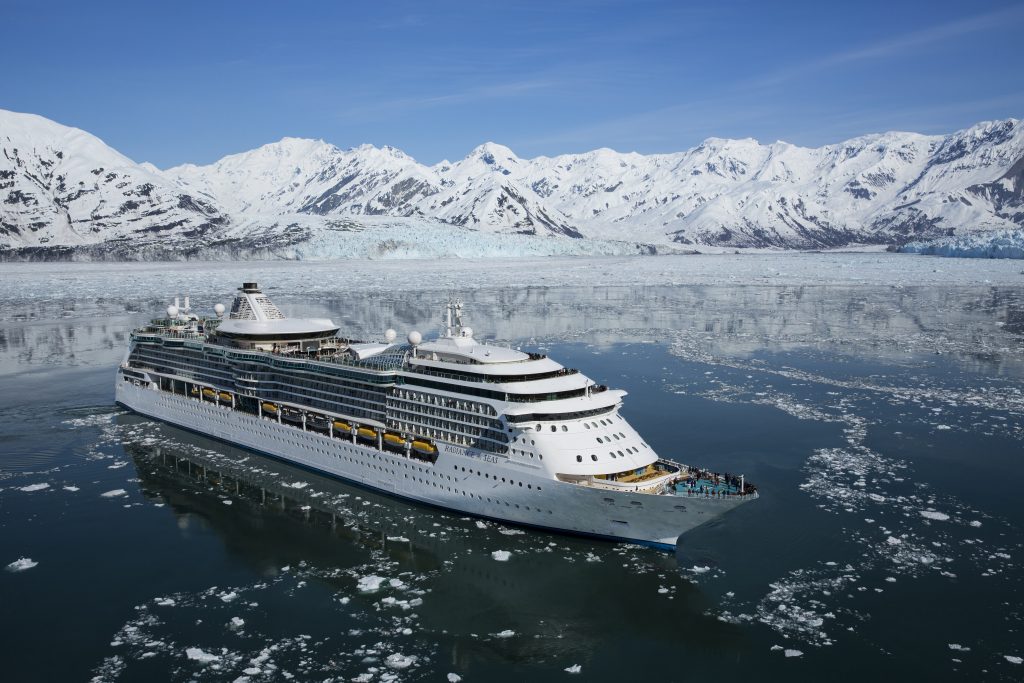 Royal Caribbean International wird während der Sommersaison 2020 mit drei Schiffen in der unberührten Natur von Alaska fahren, darunter Ovation of the Seas