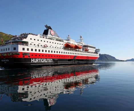 Hurtigruten lässt die Richard With generalüberholen. Das Postschiff geht für einen Monat in die norwegische Fosen-Werft und wird umweltfreundlicher