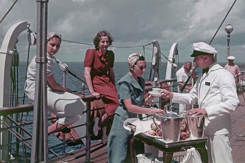 Buchrezension von Franz Grasser Mit schiff und Farbfilm um die Welt, eine einzigartige Fotodokumentation der Kreuzfahrt in den späten 1930-er Jahren