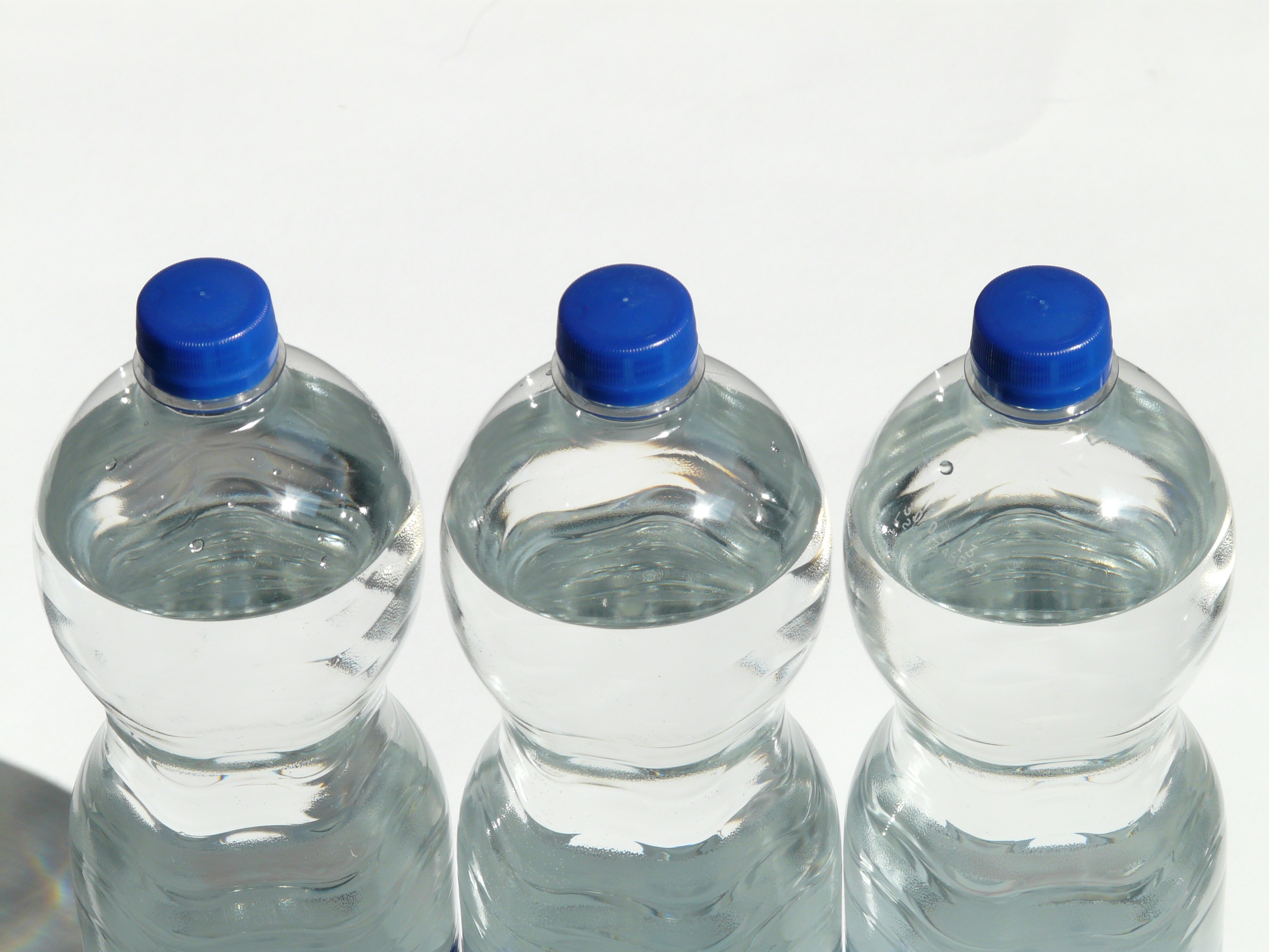 Oceania Cruises spart durch eine neue Partnerschaft mit Vero Water Wasser in Plastikflaschen ein, rund drei Millionen Plastikflaschen im Jahr.