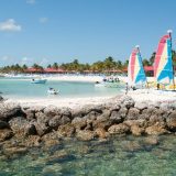 Im Privatressort von Princess Cruises, Princess Cays im Süden der Bahamas-Insel Eleuthera, hat ein Feuer mehrere Gebäude zerstört.