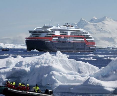Noch mehr Expeditionsschiffe: Die norwegische Reederei Hurtigruten wird 2021 vier weitere Schiffe in den ganzjährigen Expeditionsservice aufnehmen.