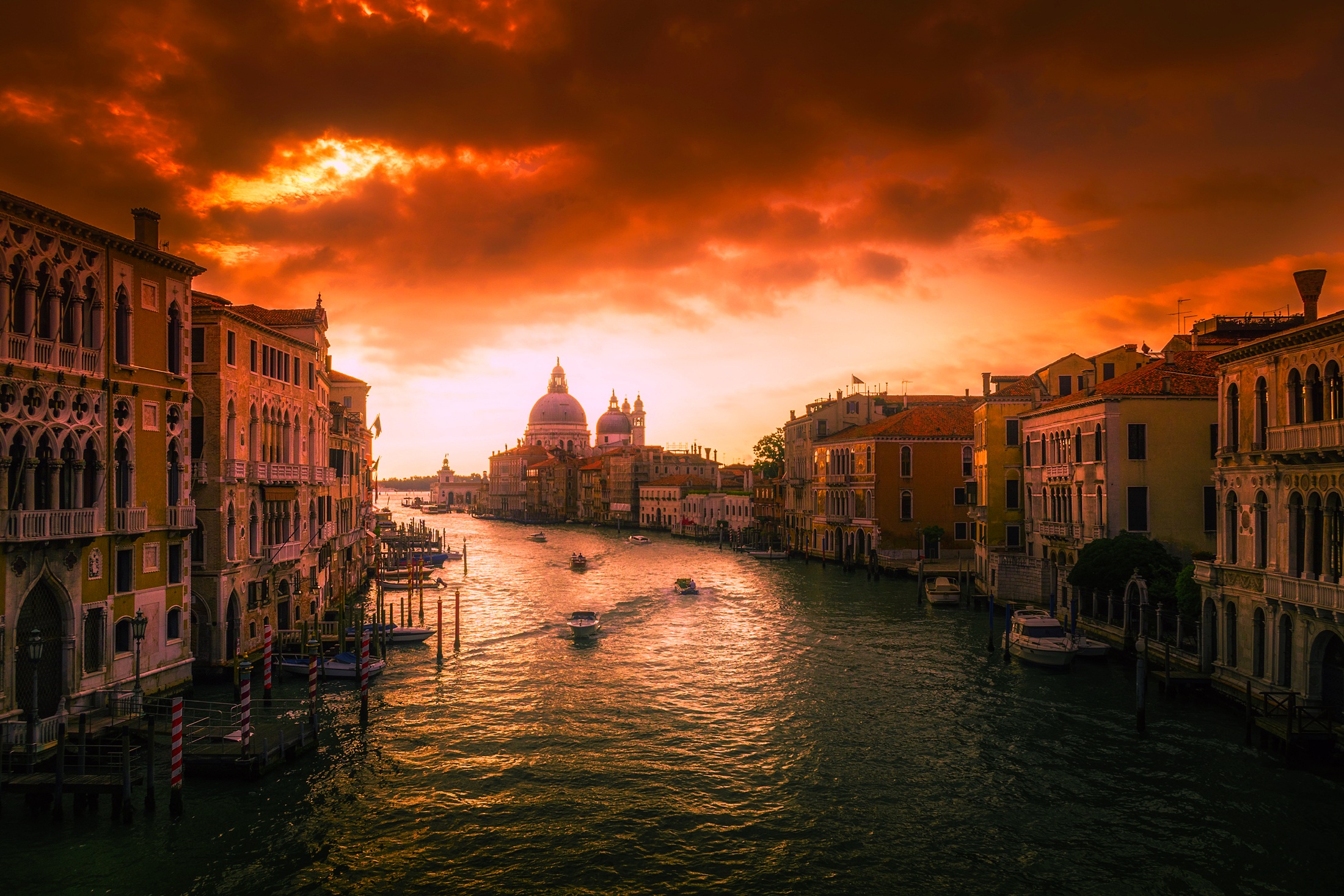Wer nach Venedig fährt, wird bald drei Euro Eintritt bezahlen müssen. Tagestouristen in Venedig müssen von Mai an Eintritt bezahlen.