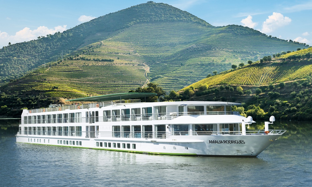 CroisiEurope hat ein Luxus-Schiff für den Douro in Dienst gestellt, die Amalia Rodrigues. Das neueste Fünf-Anker-Schiff hat auch einen Swimming Pool