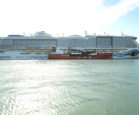 Mit der Aidanova ist in Barcelona, Europas größtem Kreuzfahrthafen, erstmals ein Kreuzfahrtschiff mit LNG (flüssigem Erdgas) betankt worden.