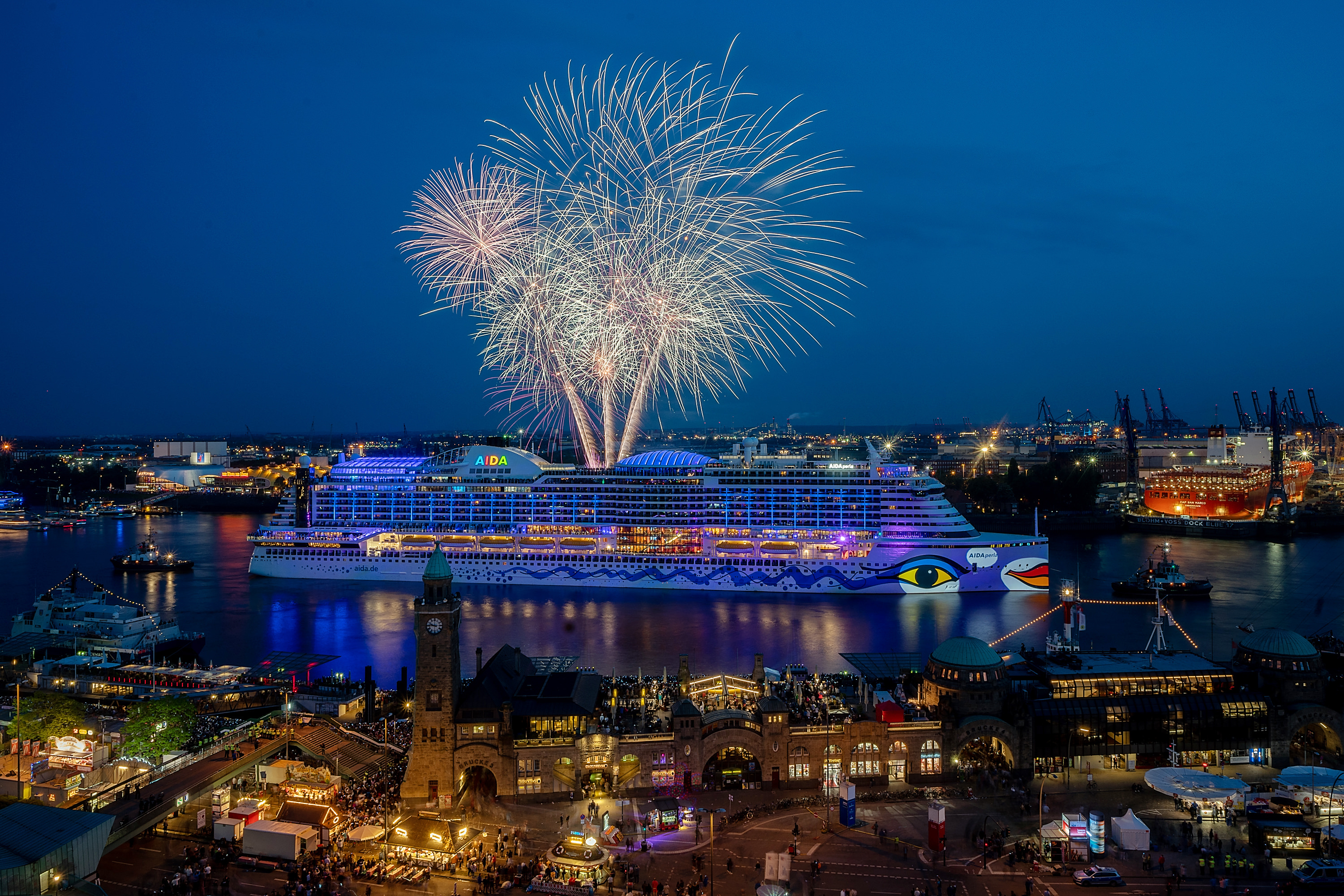Das Kreuzfahrtunternehmen AIDA Cruises ist bereits zum achten Mal Hauptsponsor des HAFENGEBURTSTAG HAMBURG und bezeugt dadurch das kontinuierliche Engagement für die Hansestadt. Besucher können sich vom 10. bis 12. Mai 2019