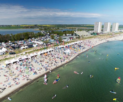 Das Surf-Festival Fehmarn eröffnet vom 30. Mai bis 2. Juni die Wassersport-Saison 2019. 30.000 Besucher kommen zur größten Windsurf-Mitmach-Messe Europas