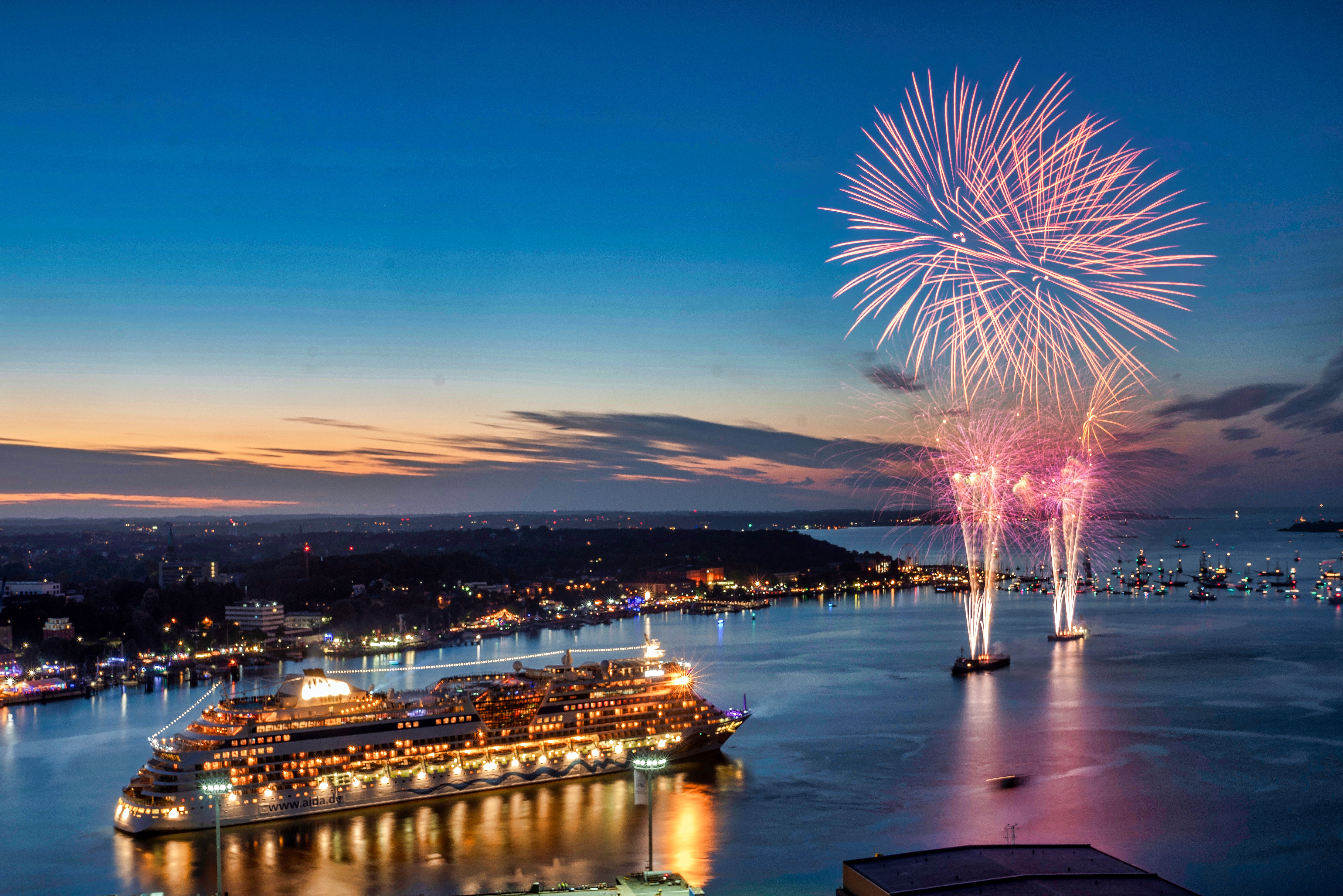  AIDA Cruises engagiert sich im Rahmen der 125. Kieler Woche vom 22. bis zum 30. Juni 2019 erneut als Event-Sponsor und bringt vier AIDA Kreuzfahrtschiffe zum größten Segelevent der Welt