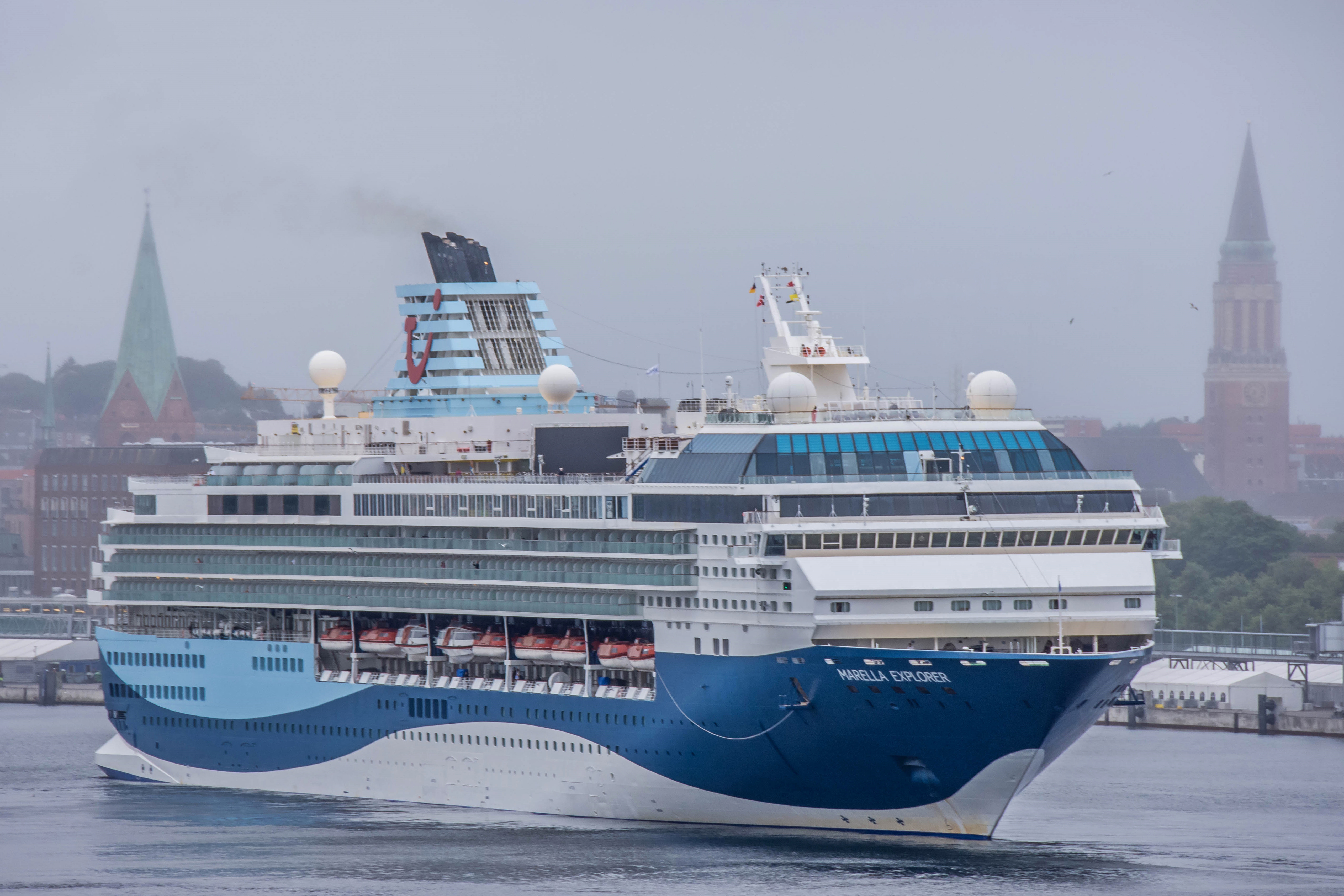 Erstanlauf von Marella Cruises in Kiel.Die „Marella Explorer“ mit knapp 2.000 meist englischsprachigen Passagieren hat erstmals im Kieler Hafen angelegt.