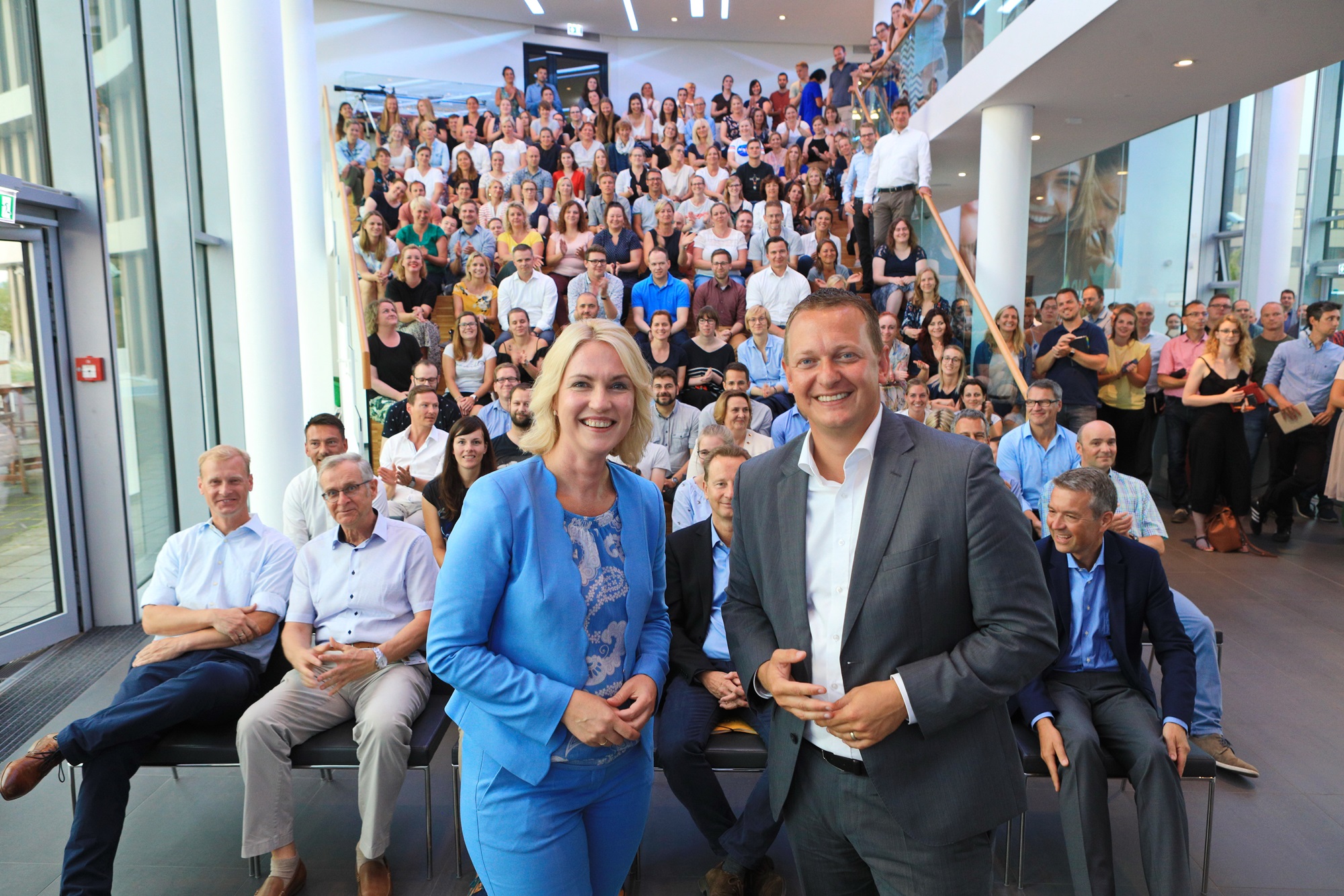 Manuela Schwesig, Ministerpräsidentin des Landes Mecklenburg-Vorpommern, besuchte die Mitarbeiter von AIDA Cruises in Rostock.