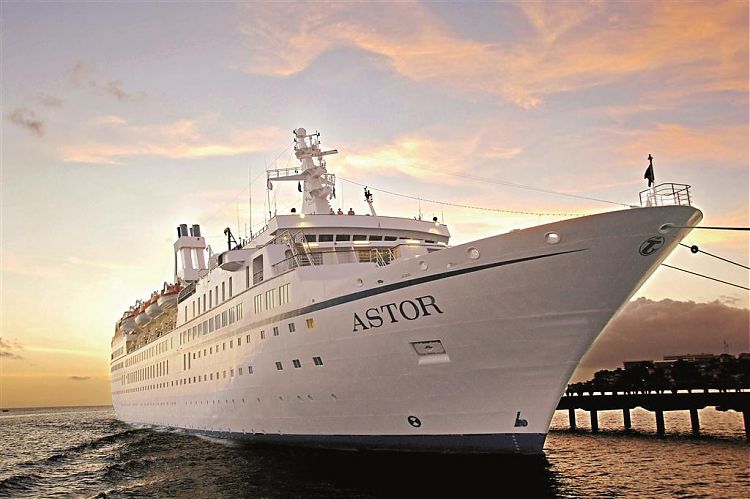 Am 15. Dezember sticht die MS Astor von Hamburg aus in See und geht auf Weltreise.Ab Hamburg/bis Bremerhaven 122 Nächte pro Person ab 13.990,- Euro.