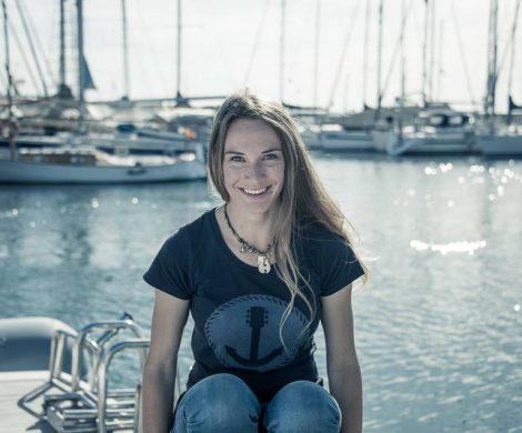 Weltumseglerin Laura Dekker tauft die HANSEATIC inspiration, das zweite neue Expeditionsschiff von Hapag-Lloyd Cruises am 11. Oktober im Hamburger Hafen.