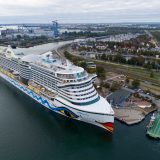 Die AIDAprima der Rostocker Reederei AIDA Cruises hat erstmals im Hafen von Warnemünde festgemacht, erstmals ein Schiff dieser Bauklasse im Rostocker Hafen.