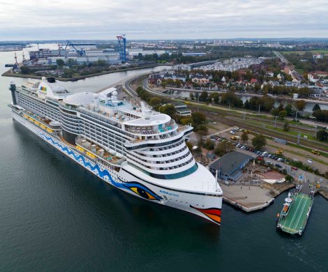 Die AIDAprima der Rostocker Reederei AIDA Cruises hat erstmals im Hafen von Warnemünde festgemacht, erstmals ein Schiff dieser Bauklasse im Rostocker Hafen.