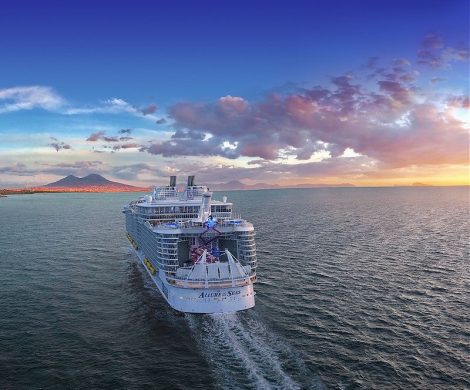 Royal Caribbean einer Passagierin ein lebenslanges Kreuzfahrtverbot erteilt, die ein waghalsiges Selfie auf der Allure of the Seas aufgenommen hat.