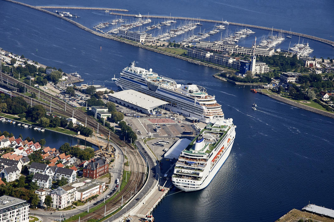 In Rostock endet die Hauptsaison: im Kreuzfahrthafen Warnemünde sind 906.000 Seereisende bei 196 Schiffsanläufen an und von Bord gegangen