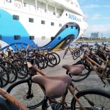 Während der dritten AIDA Weltreise reisen 70 ganz besondere Fahrräder der Marke my Boo aus Bambus an Bord von AIDAaura mit.