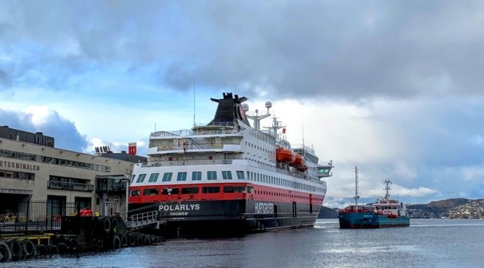 Auf dem Weg zur emissionsfreien Schifffahrt hat Hurtigruten auf MS Polarlys als ersteKreuzfahrtreederei begonnen, den Einsatz von Biodiesel zu testen.