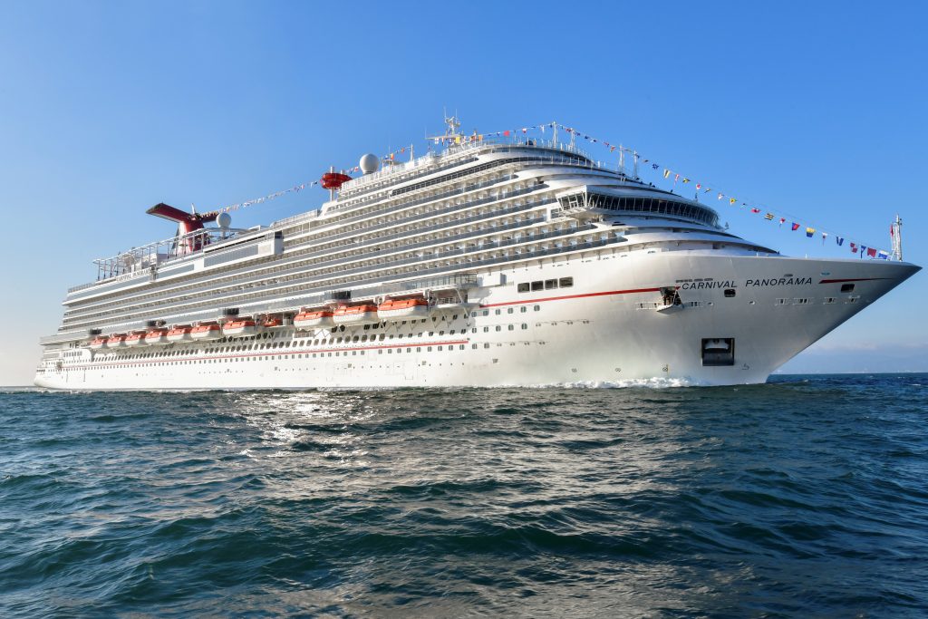 Carnival Cruise Line hat mit der Taufe der Carnival Panorama für 4.008 Passagiere in Long Beach das neue Flaggschiff der Reederei in Dienst gestellt.