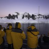 Intrepid Travel, weltgrößter Anbieter für nachhaltige Erlebnis- und Abenteuerreisen, hat für die Reisesaison 2021/22 neue Polarprogramme aufgelegt