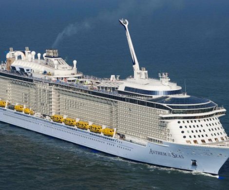 Die Royal Caribbean Cruises Ltd. hat einen Kredit in Höhe von 2,2 Milliarden US-Dollar zur Sicherung der Liquidität aufgenommen. Aufgenommen wurde der Kredit laut Medien mit einer Fazilität von einem Jahr.